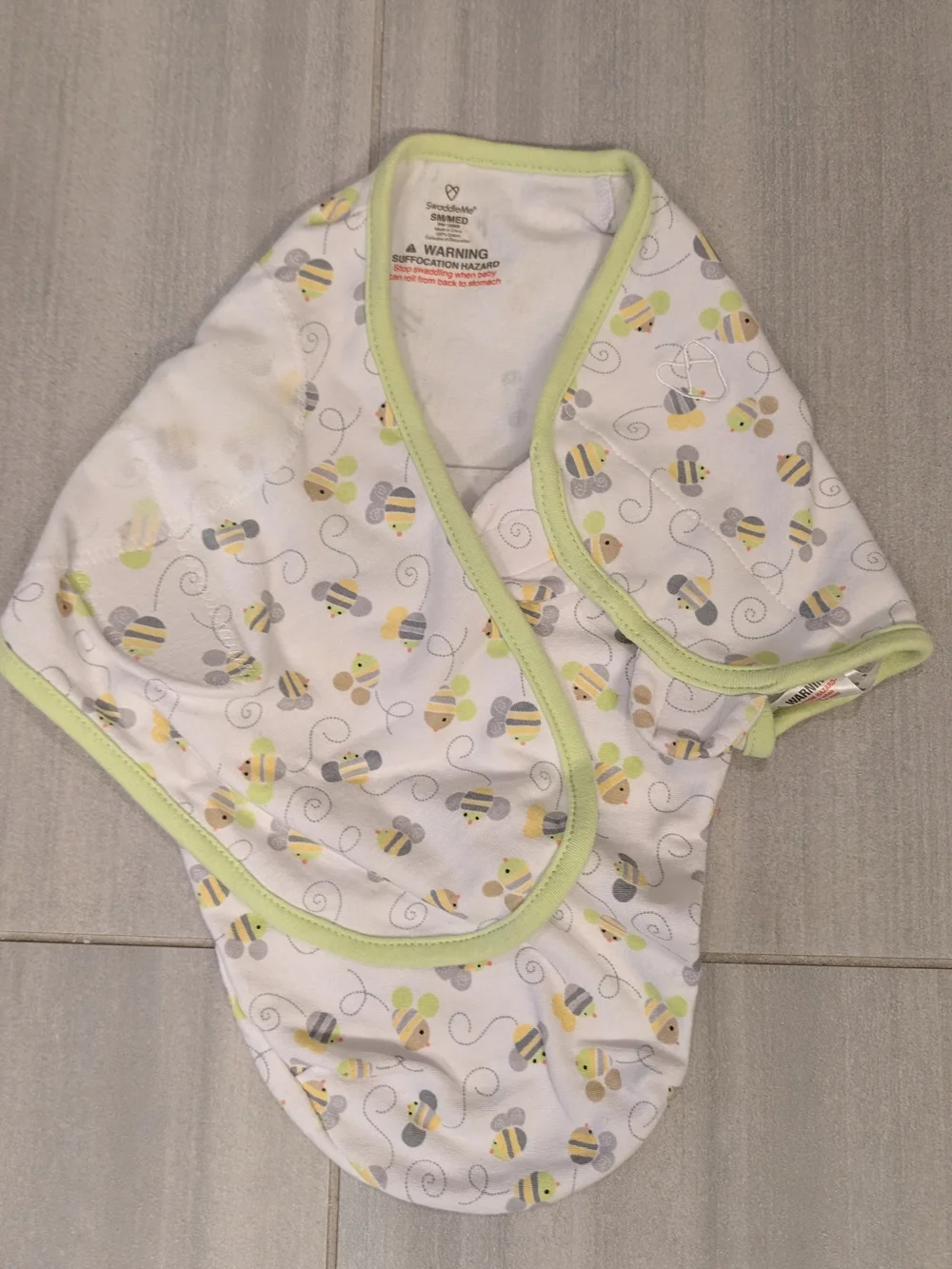SwaddleMe White Baby Swaddle with Yellow and Light Green Bee Print